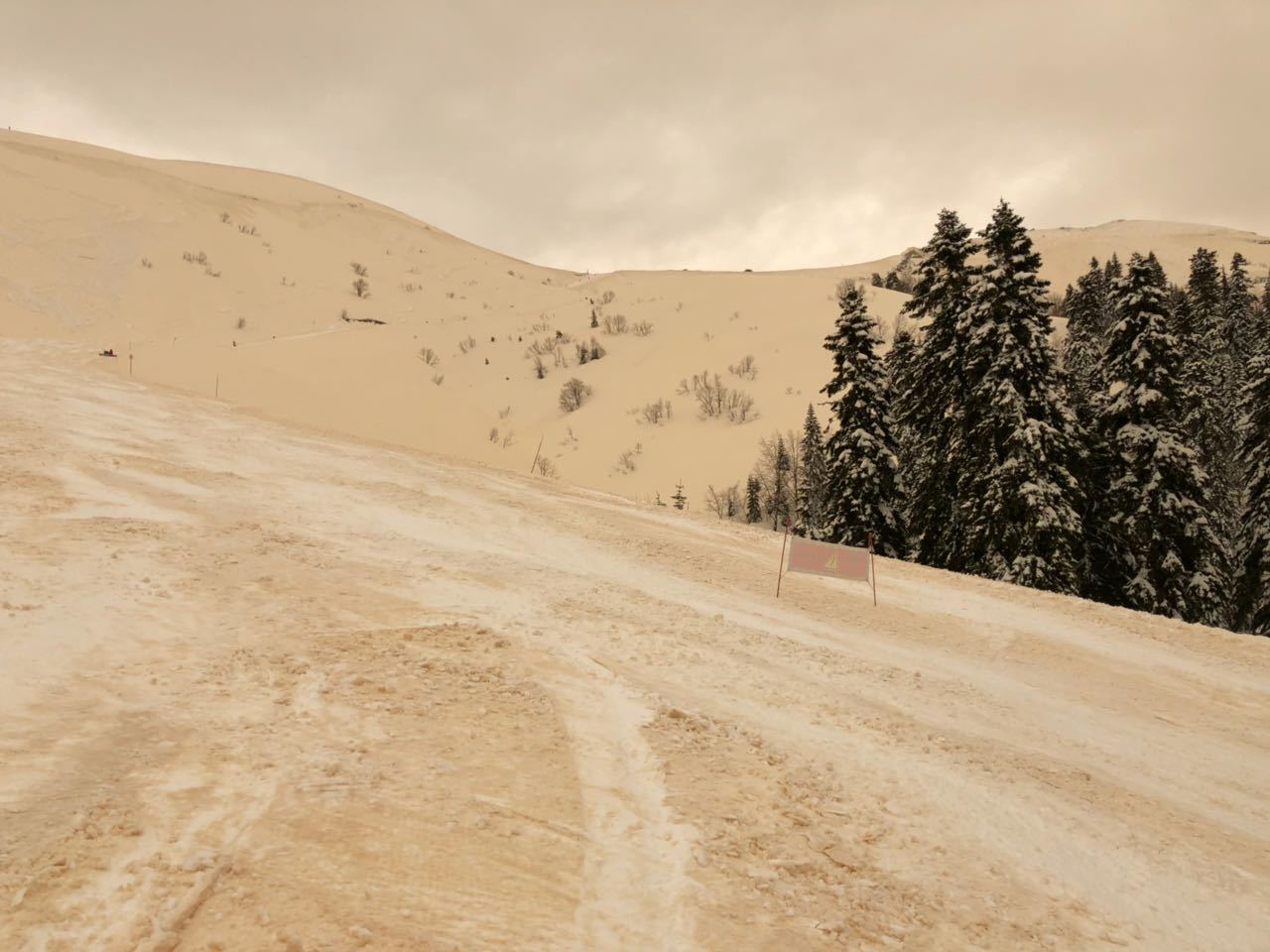 Sand fell on Rosa Khutor. - Sand, Rosa Khutor, Sandstorm, Longpost, The photo