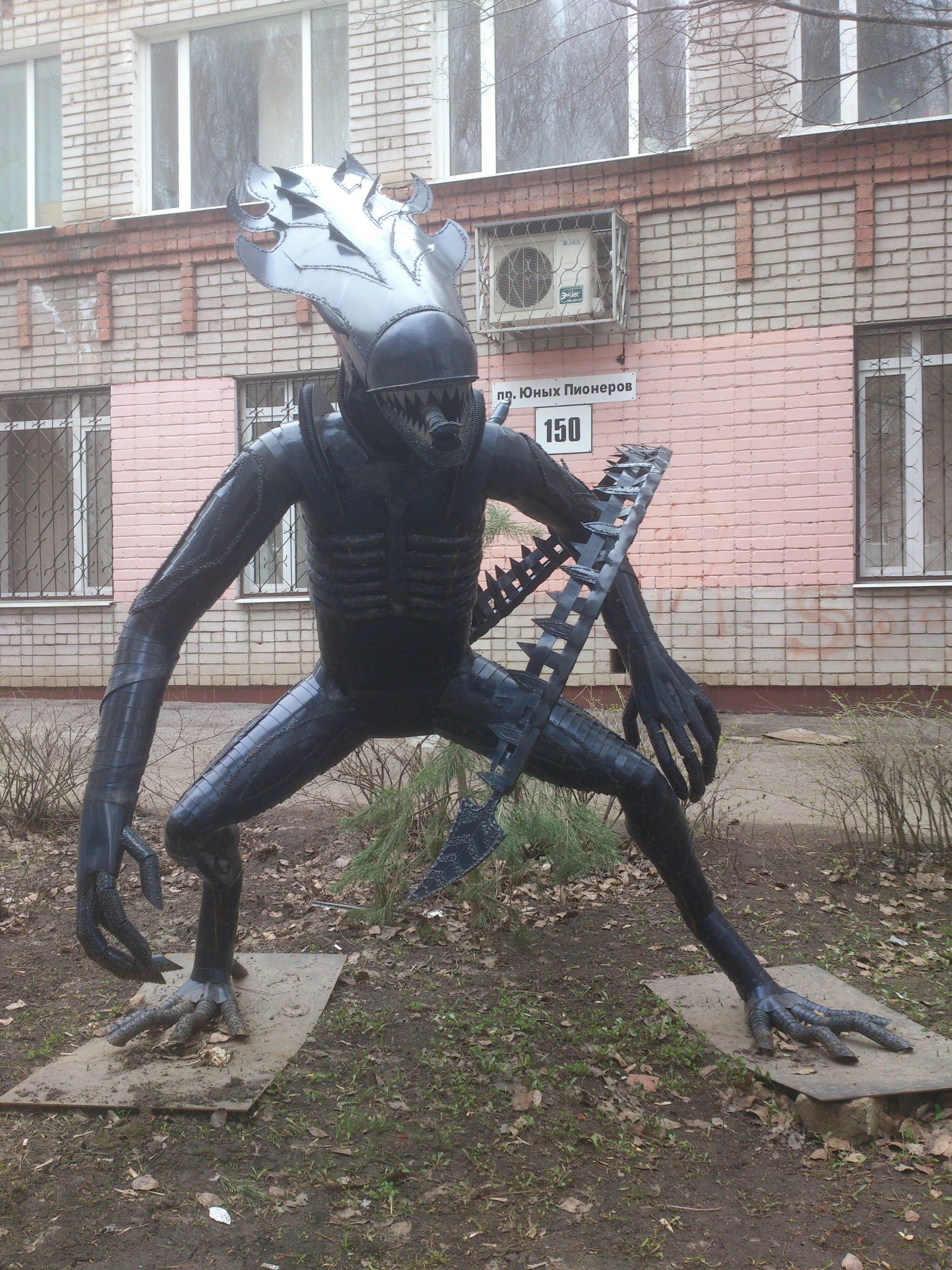 Yard in Samara. - My, Stranger, Predator, Longpost, Metal, Welding, Sculpture, Predator (film)