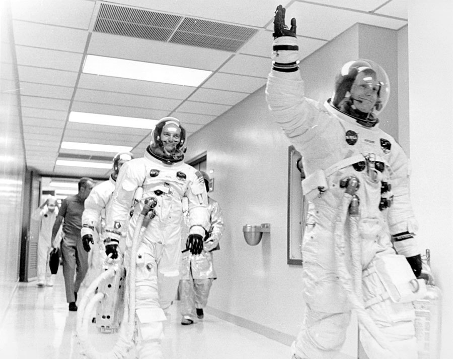 Moon scam: Miracle labels on spacesuits and other oddities - , , , Apollo 11, Longpost