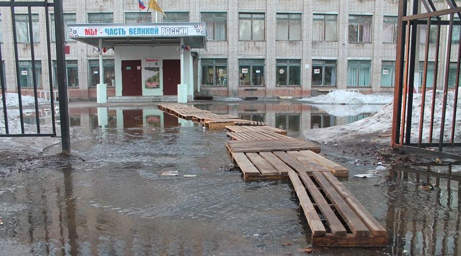 А что для тебя весна, папа? - Моё, Лужа, Поддоны, Поддон, Грязь, Разруха, Длиннопост