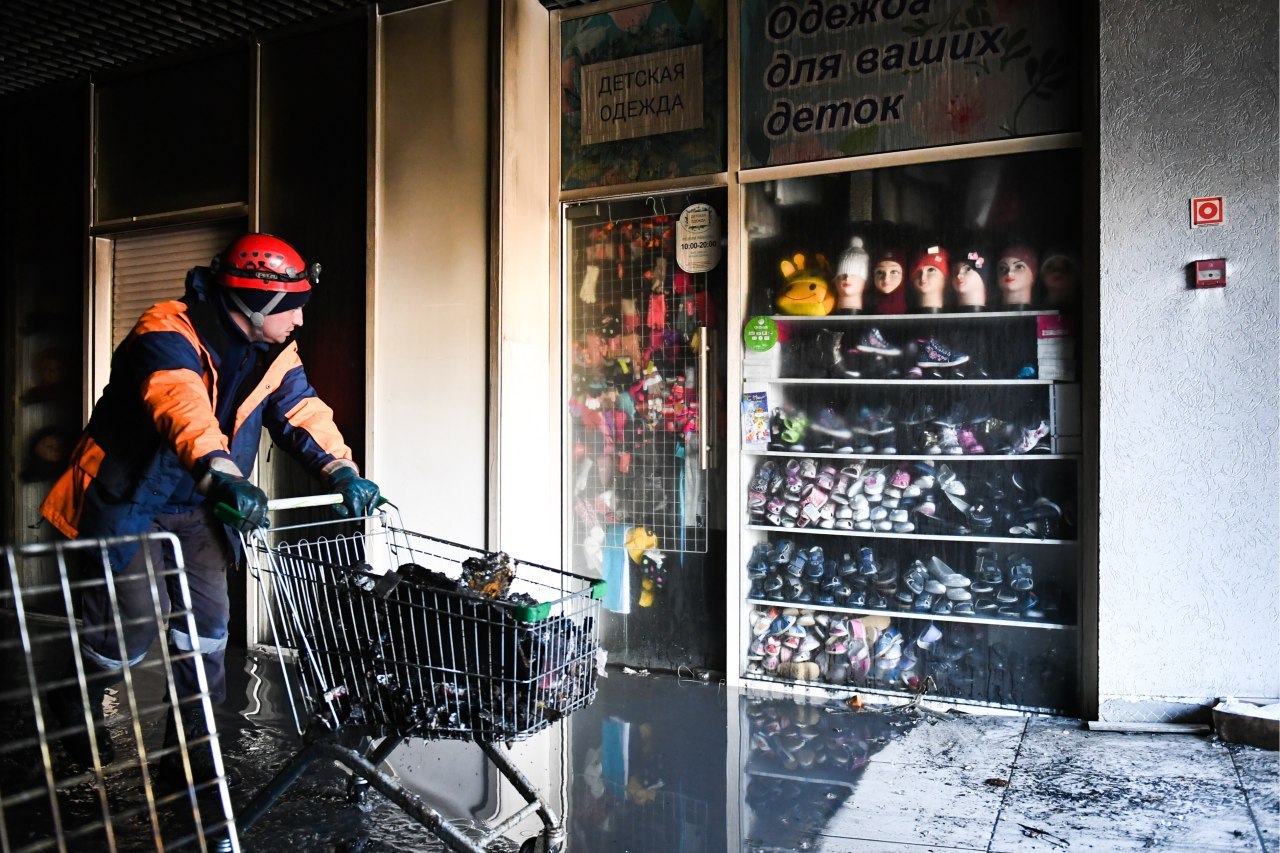 Emergencies Ministry employee during emergency and restoration work after a fire in the Zimnyaya Cherry shopping center. - Kemerovo, Rescuers, Ministry of Emergency Situations, Pain