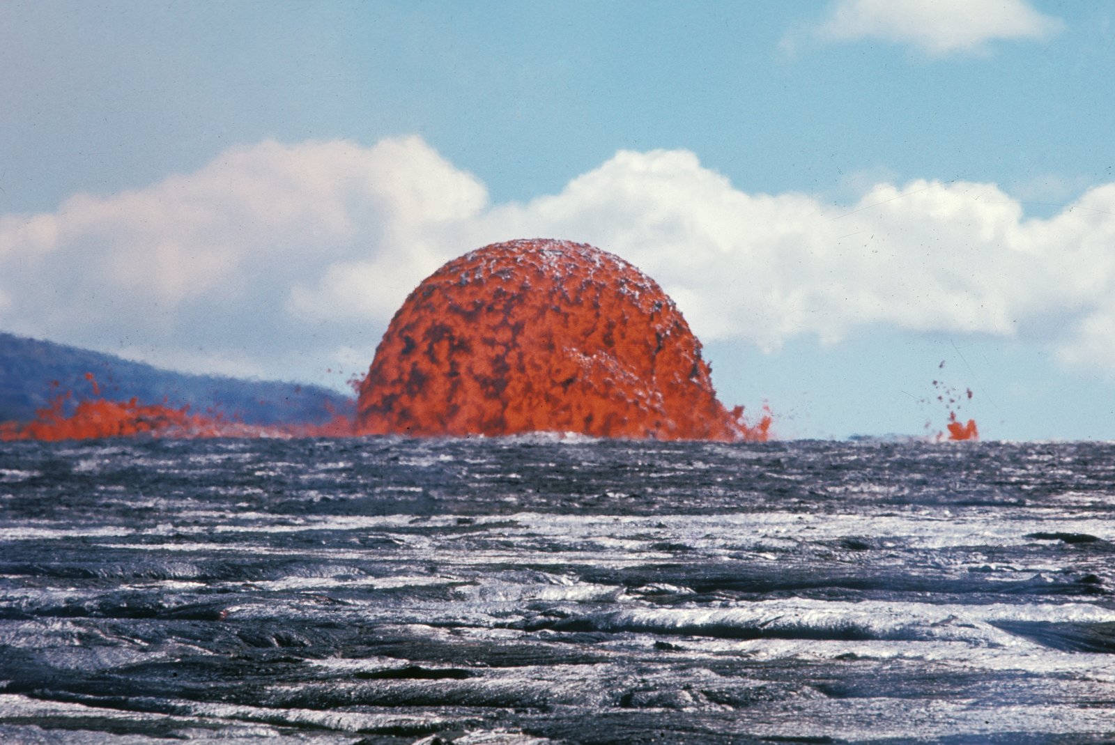 Извержение вулкана Килауэа в 1969 году. | Пикабу