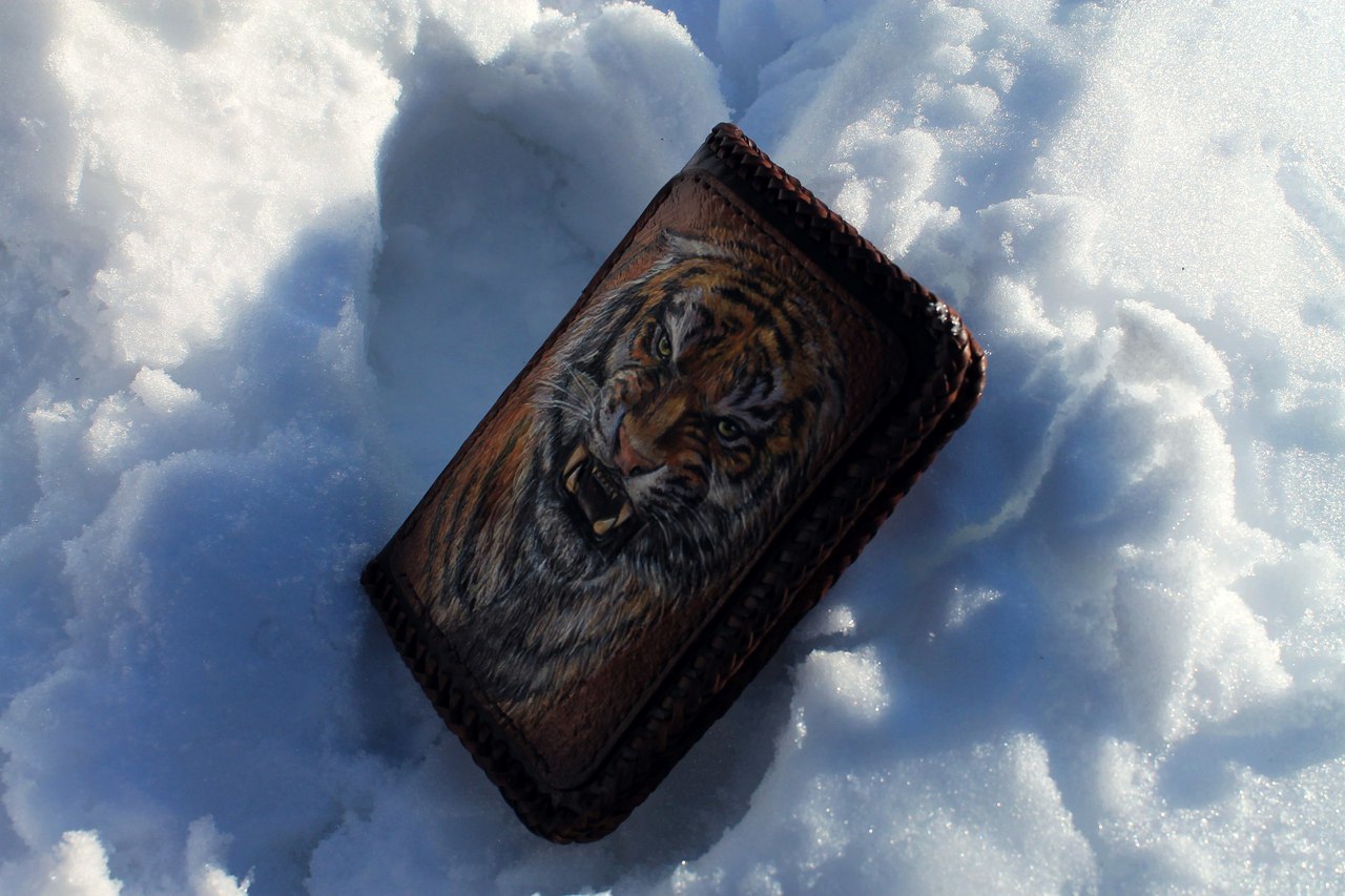 Another, very impressive, representative of the cat family, settled on a leather purse .. - My, Needlework without process, Tiger, Purse, Leather purse, Embossing on leather, Longpost