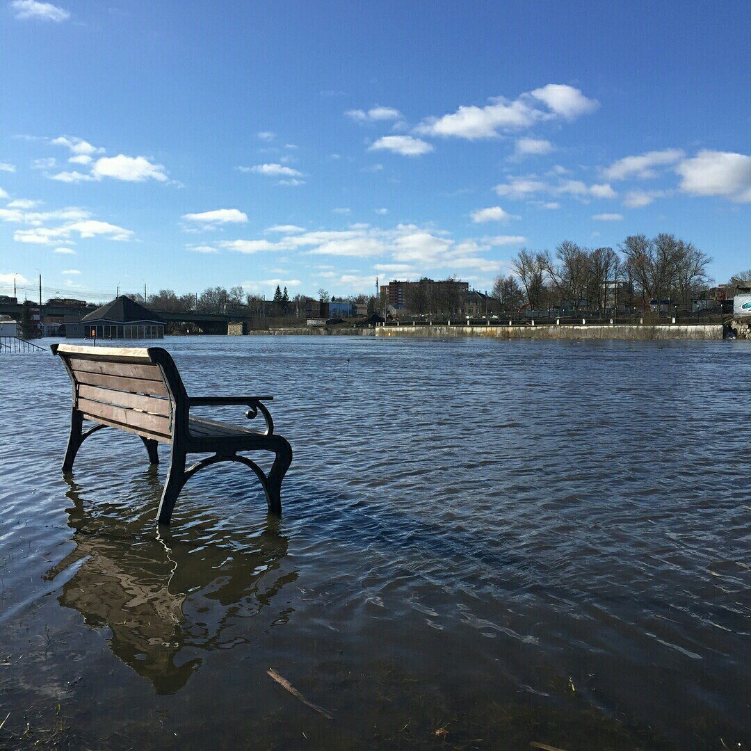 floating shop - My, Tula, Ukrainian Insurgent Army, High water, The photo, River, Water, Benches, Flood