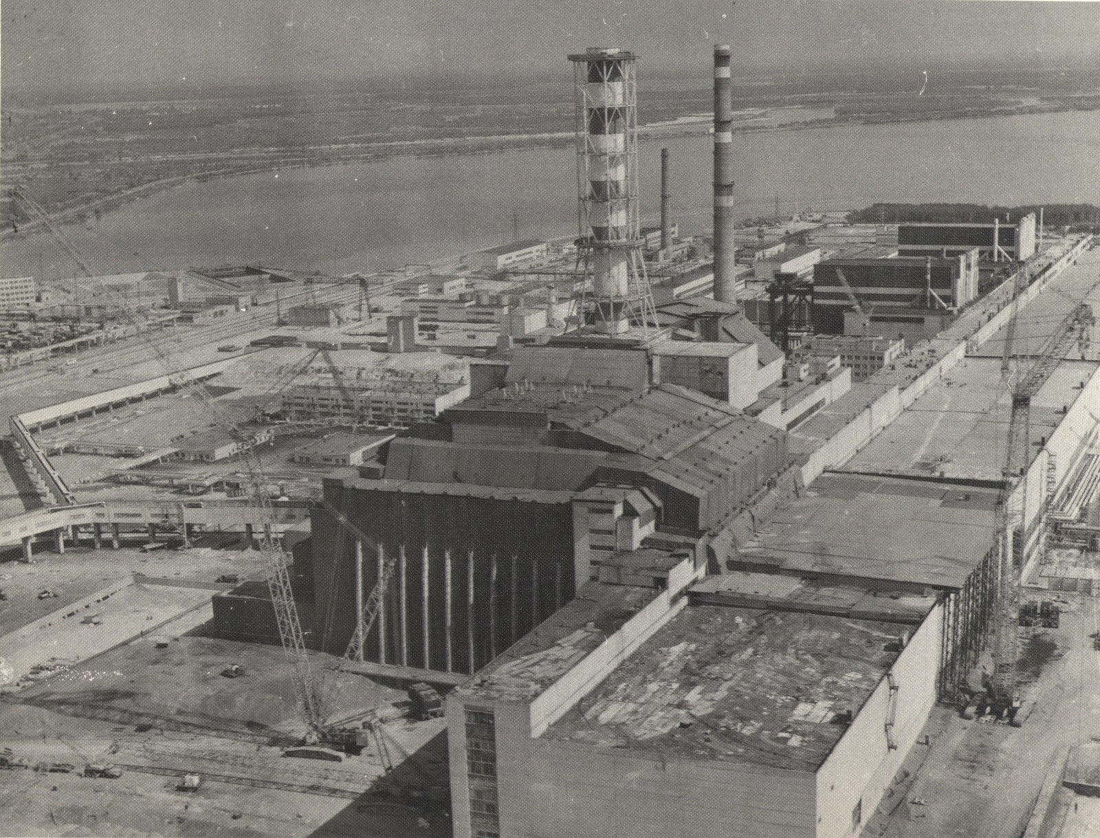 Саркофаг Чернобыльской АЭС старый