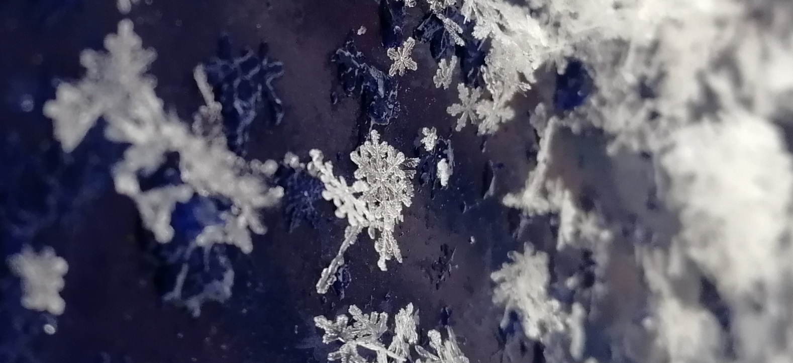 Snowflakes on smartphone - My, Macro photography, Smartphone, Snowflake