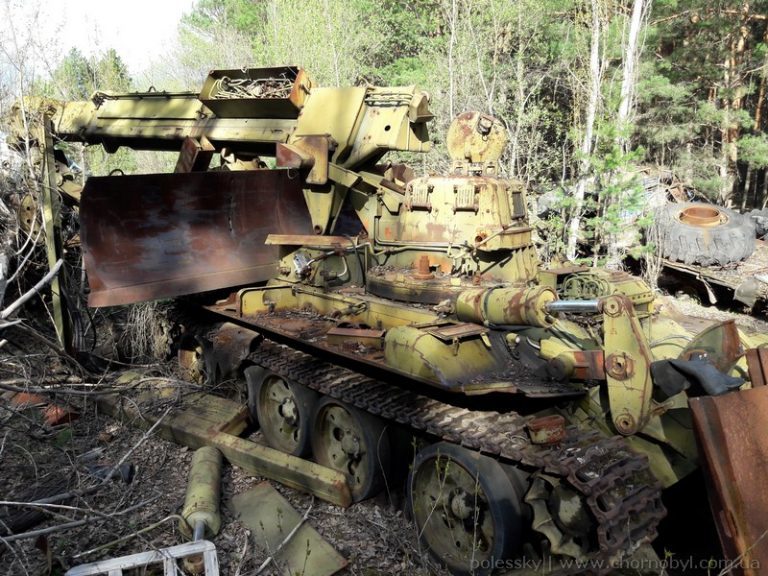 Cemetery of abandoned equipment in Pripyat - My, , Chernobyl, Cemetery of Machinery, , Stalker, Video, Longpost