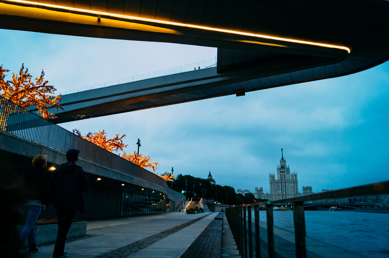 Cloudy evening in the center of the capital - My, Moscow, Evening, Mainly cloudy, My, Zaryadye, The photo