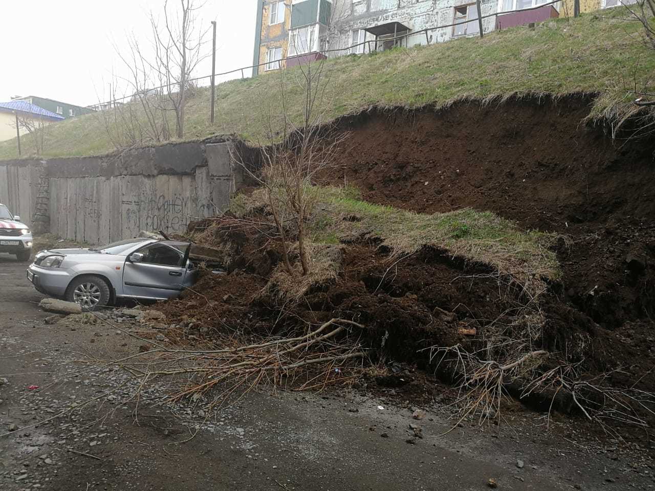 Кабриолет удачно припарковался - Камчатка, Стена, Nissan, Nissan X-Trail, Длиннопост