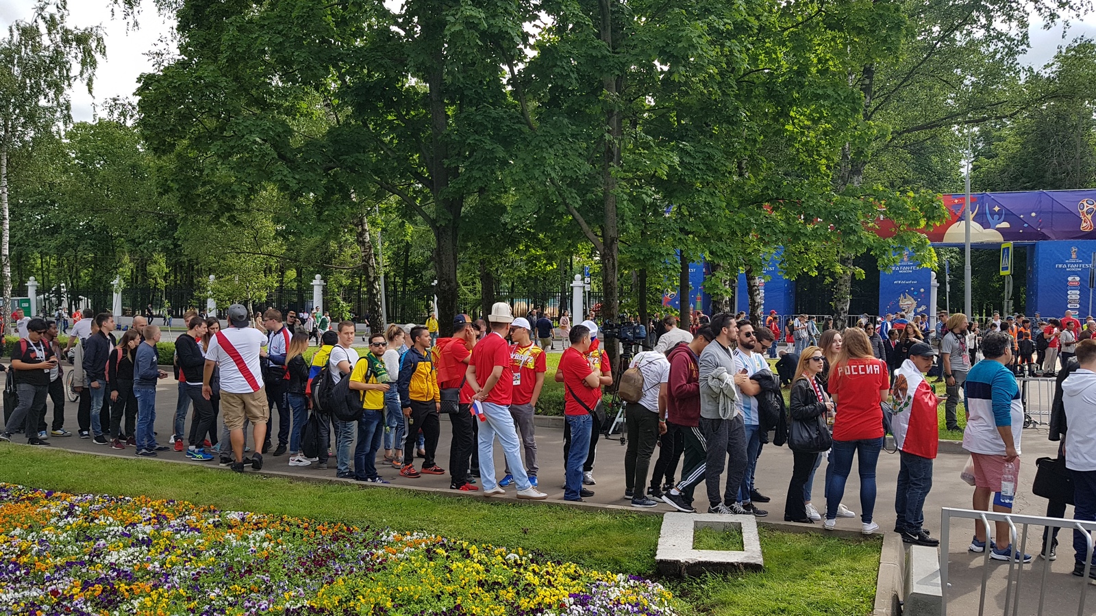 If you go to the fan zone in Moscow, be prepared for a queue - fan zone, 2018 FIFA World Cup, World championship, Soccer World Cup, Queue