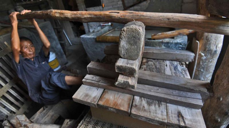 Chinese Man Crafts Paper By Hand For 36 Years, Making 3,000 Sheets Daily - Unusual, Longpost, The photo, China