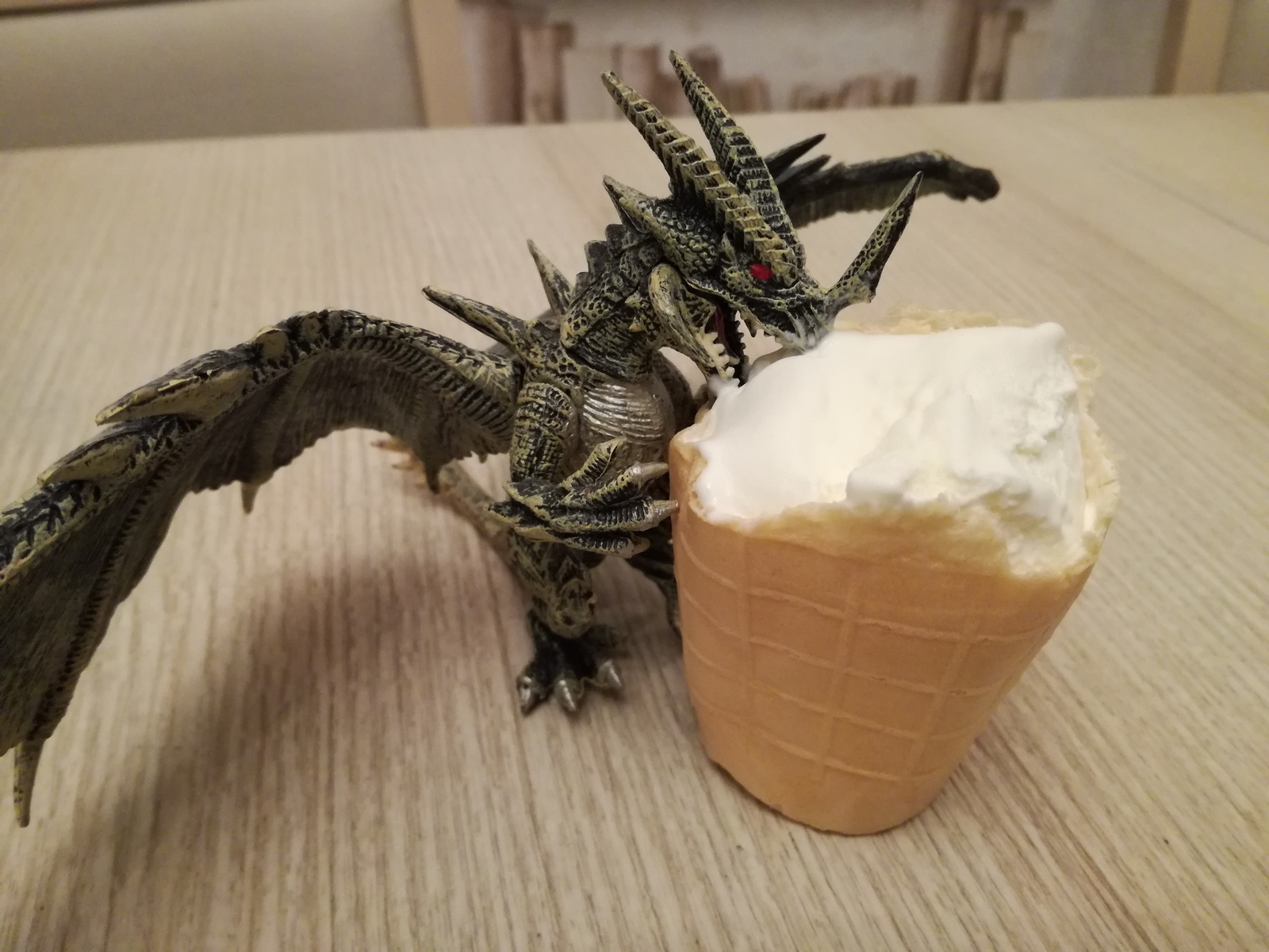 How to Train Your Dragon in Summer - My, The Dragon, Cream