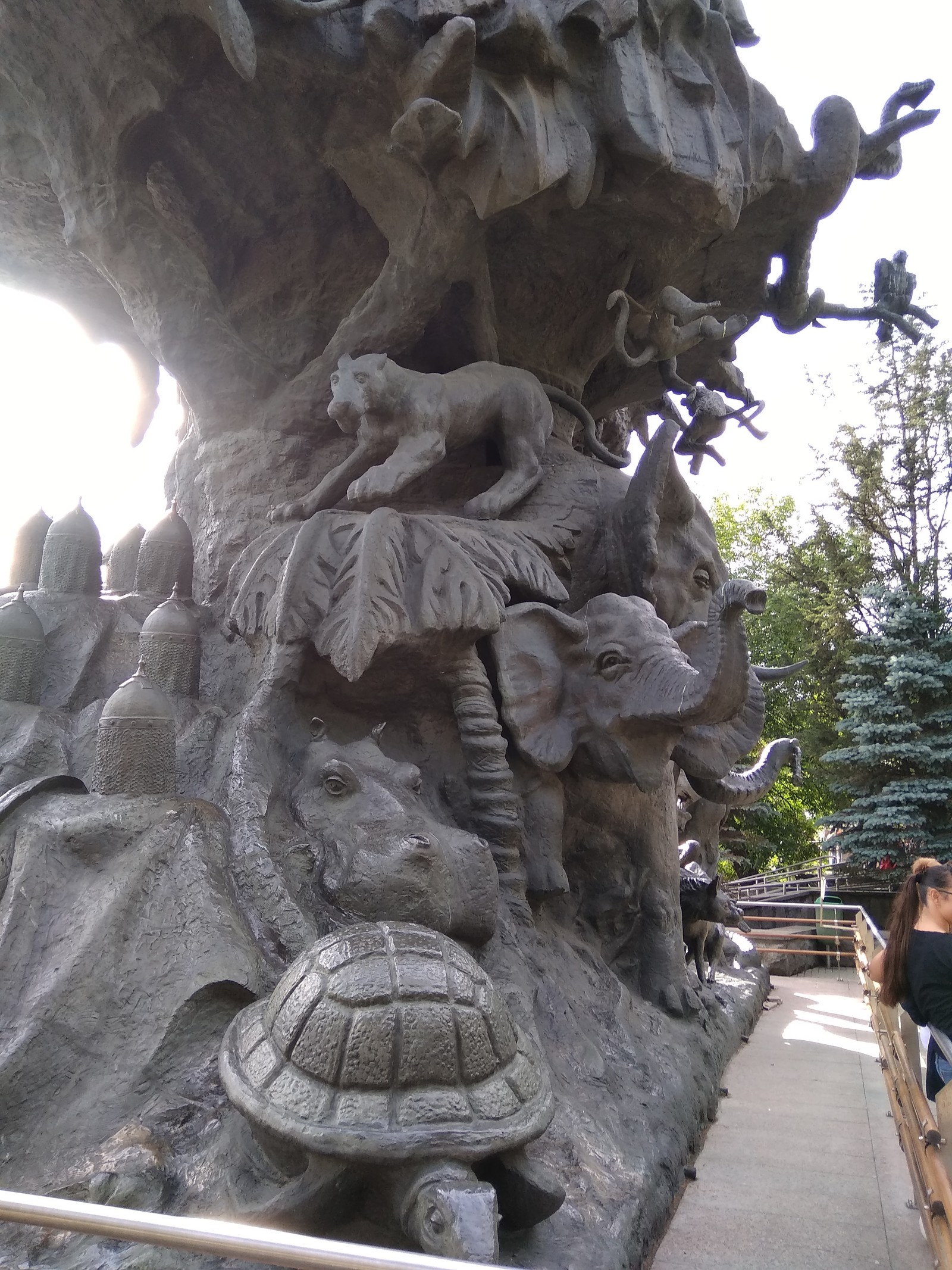 скульптуры в московском зоопарке