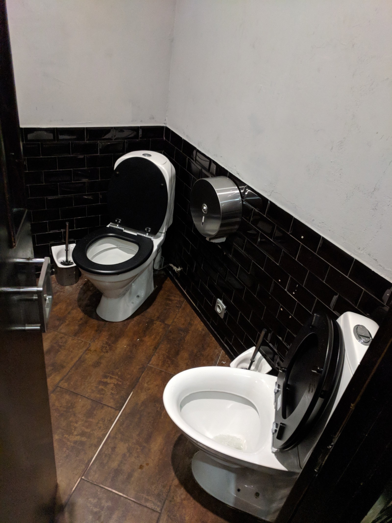 When you want to go to the toilet but don't want to be distracted from the conversation. - My, Toilet, Absurd