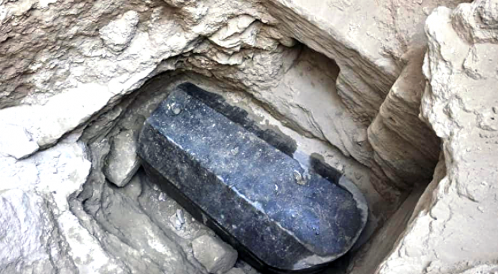 Mysterious black sarcophagus to be raised to the surface in Egypt - Ancient Egypt, Alexandria, Sarcophagus, Not mine