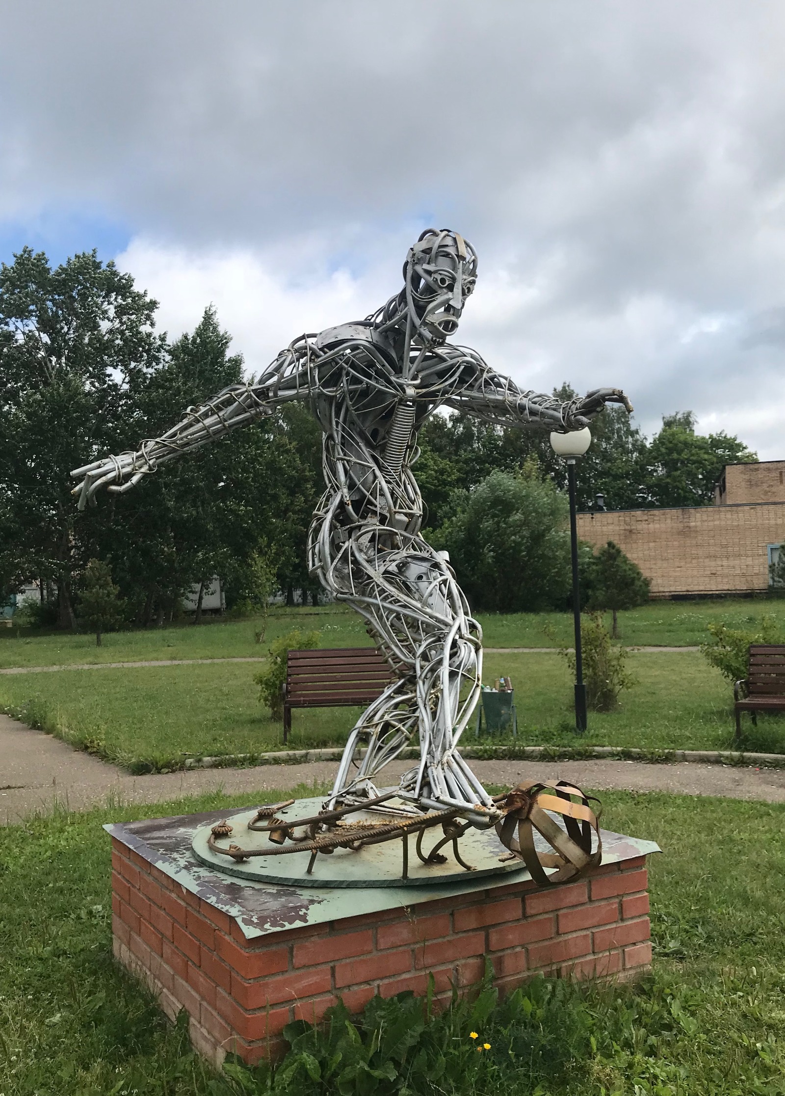 Памятник футболистам в Хлюпино - Памятник, Хлюпино, Футбол, Чемпионат мира по футболу