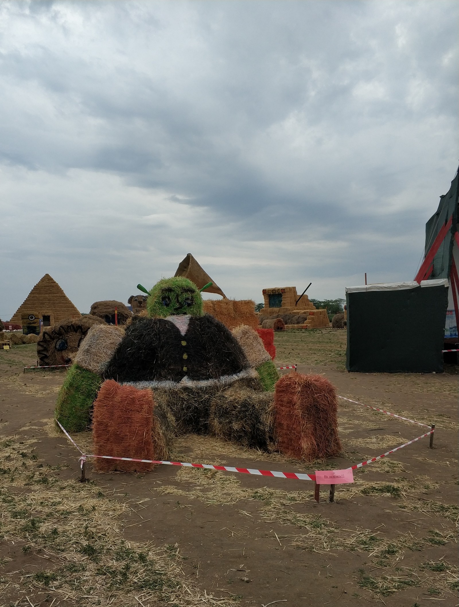 Straw. - My, The photo, Straw, Summer, Businessman, Field, Longpost