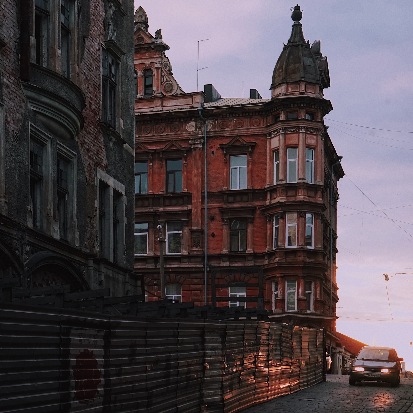 Автопарк и архитектура вечернего Выборга - Моё, Фотография, Авто, Санкт-Петербург, Творчество, Хобби, Начинающий фотограф, Длиннопост