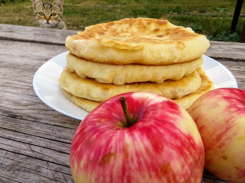 Fluffy cakes on kefir with caramelized apples - My, Food, Yummy, Recipe, Tortillas, Apples, Other cuisine, Longpost, Video recipe, Dough, Video