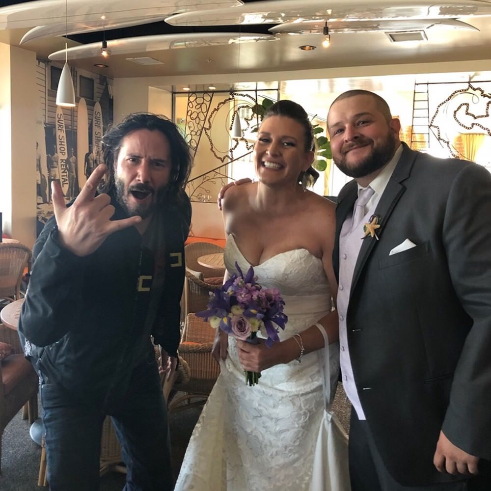 Some guy ruined a wedding photo - The photo, Wedding, Keanu Reeves