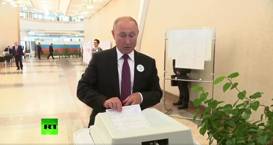 Putin got a stubborn ballot box in the elections - Vladimir Putin, Polling station, Video