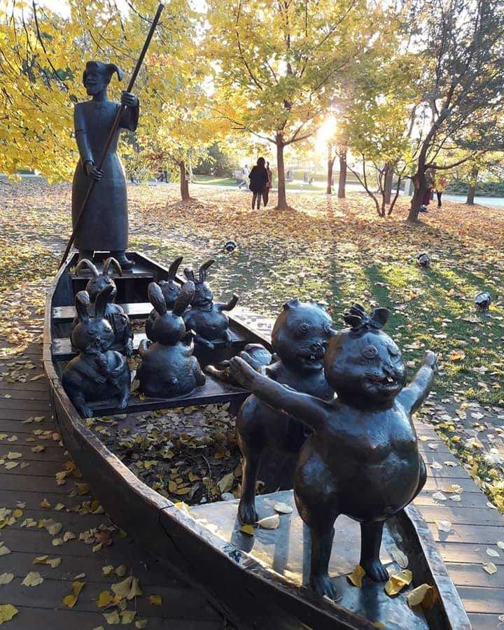 Hares on the Titanic - Sculpture, Grandfather Mazai, Titanic