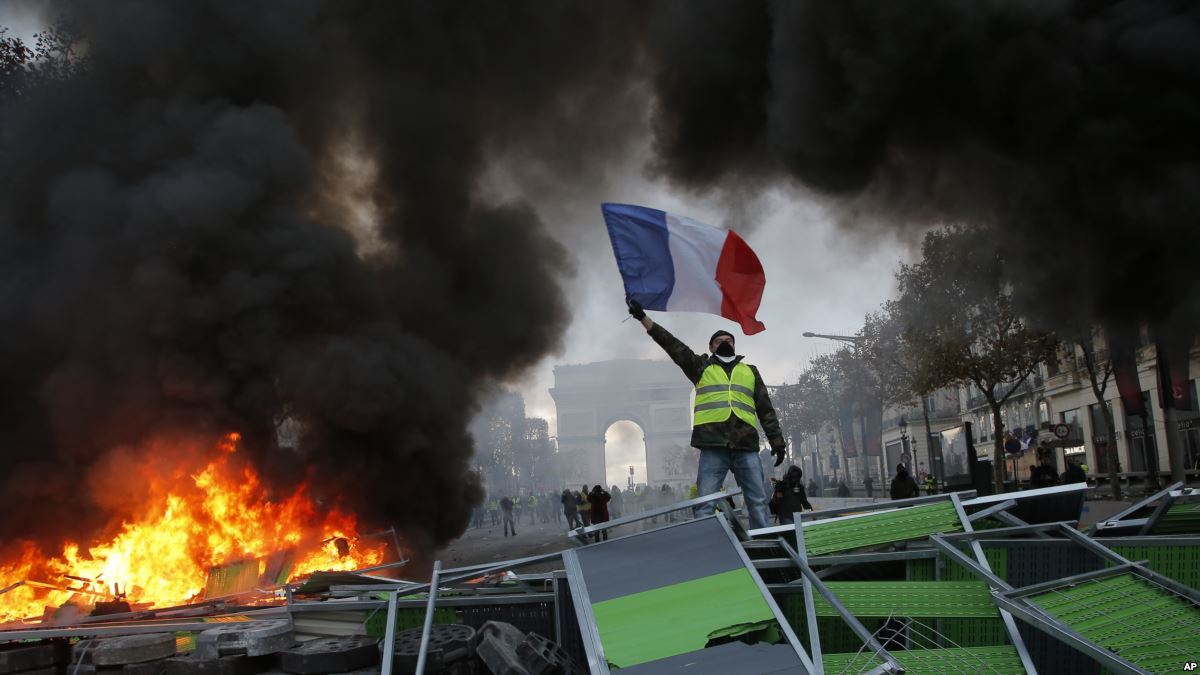 A couple of photos from the Paris Maidan - Paris, Protest, Longpost