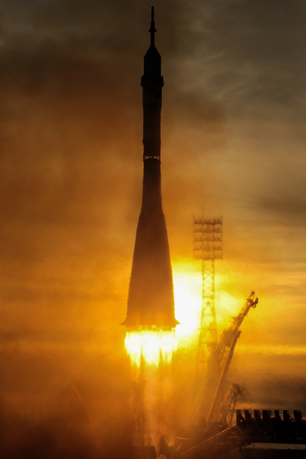 The Soyuz-FG launch vehicle delivered a new crew to the International Space Station. - Space, Rocket, ISS, Union, Roscosmos, NASA, Csa, Космонавты, Longpost