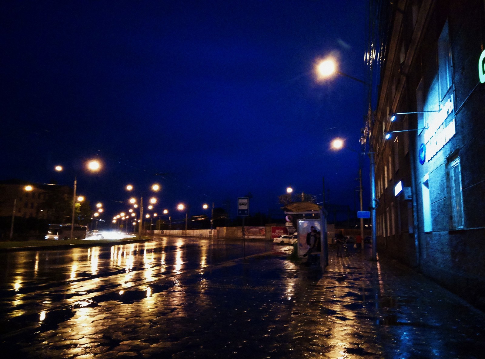 Выйти на улицу ночью 2 августа. Дождь ночью. Улицы после дождя. Дождливая ночь. Дождь в городе ночью.