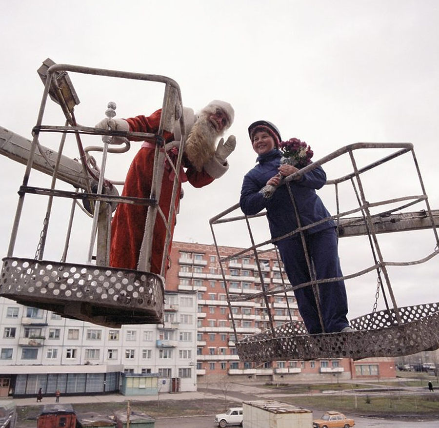 Новый Год в СССР (подборка фотографий) - СССР, Новый Год, Поздравление, Улица, Площадь, Дед Мороз, Люди, Подборка, Длиннопост