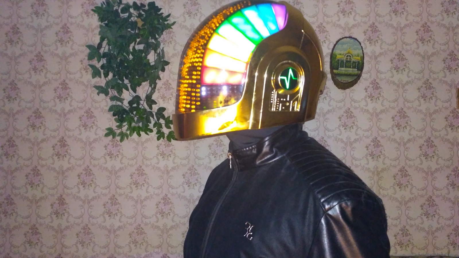 Daft Punk шлем своими руками за 5 месяцев модель, шлема, После, «радуги», power, сделать, визор, пришлось, кожух, наждачкой, который, процесс, после, силикон, делается, делал, которая, получилось, полимерной, светодиодами