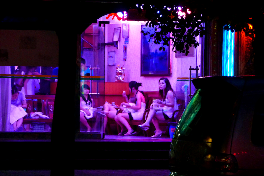 Chinese authorities decide to decriminalize prostitutes and their clients - Prostitutes, China, Law