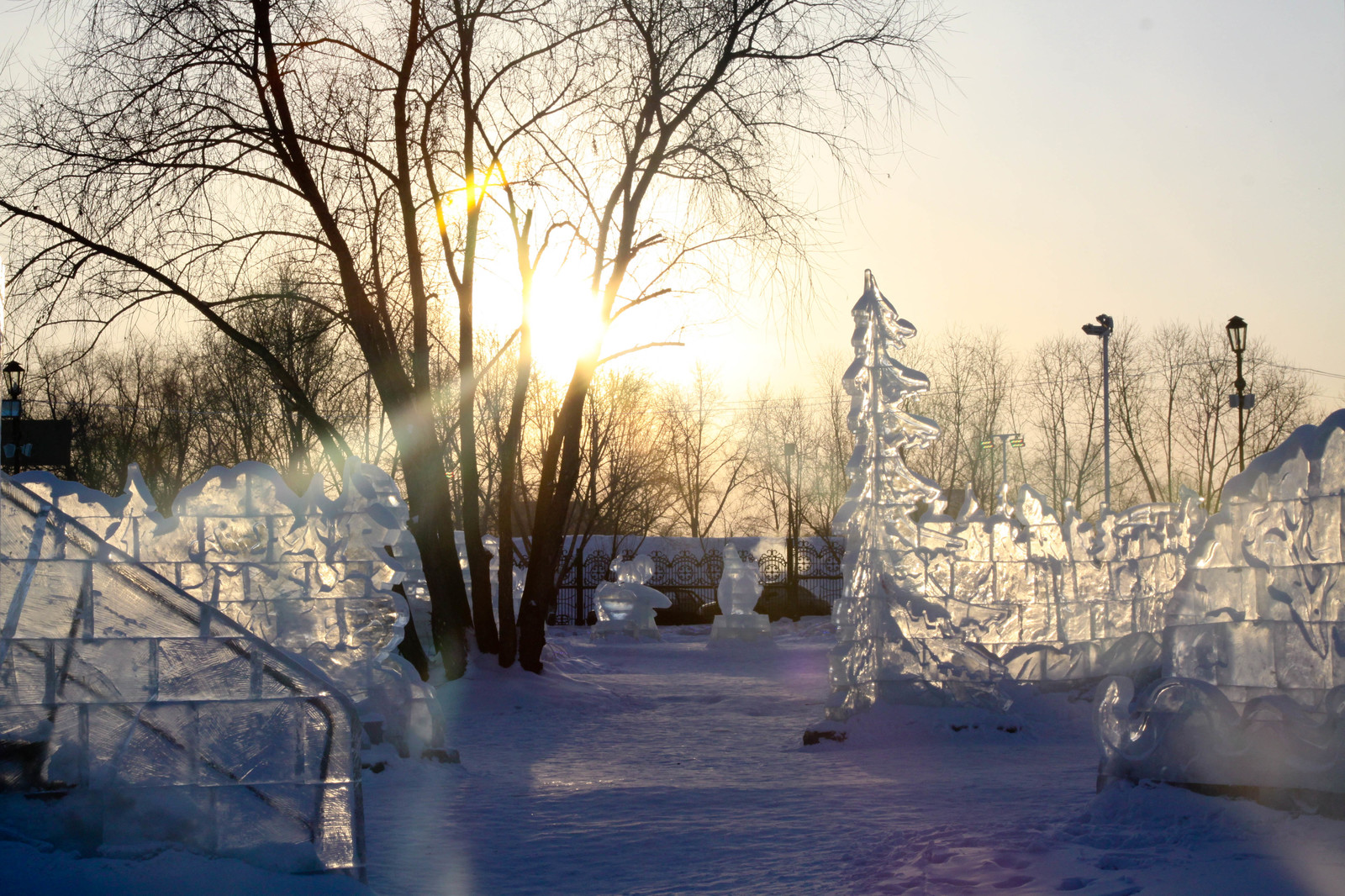 I pick up the child from the pool, and there ... - My, Omsk, Ice Town, beauty, Slide, Longpost, Ice sculpture