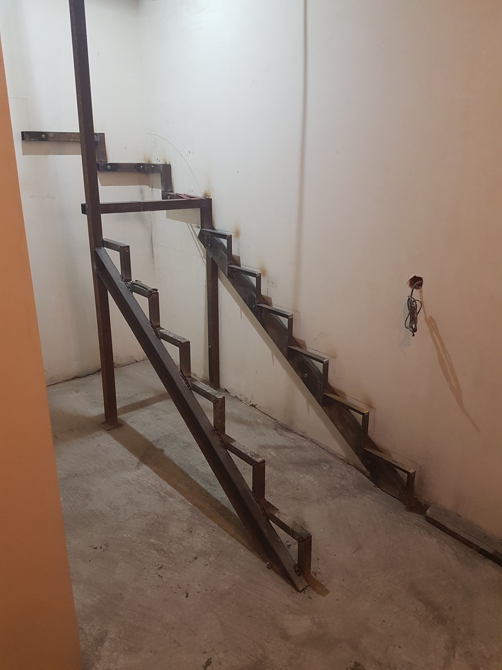 Как построить деревянную лестницу на второй этаж