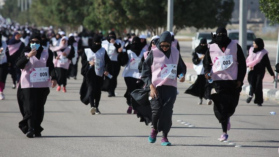 Graduation of the Arab Bachelor in Artistic Gymnastics - Humor, Arabs, Saudi Arabia, Burqa, Sport