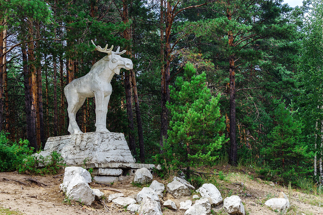 Животные марий эл. Марий Эл Кичиер Лось. Статуя лося Марий Эл. Озеро Кичиер Лось. Лось Марий Чодра.