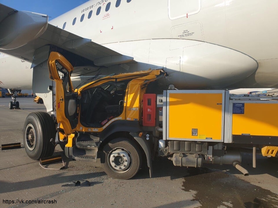 An accident at the Moscow Sheremetyevo Airport, the car crashed into an Airbus A321 aircraft, VQ-BOD of Nordwind airlines. - Sheremetyevo, Airplane, The airport, Nordwind Airlines, Road accident, Crash, Longpost