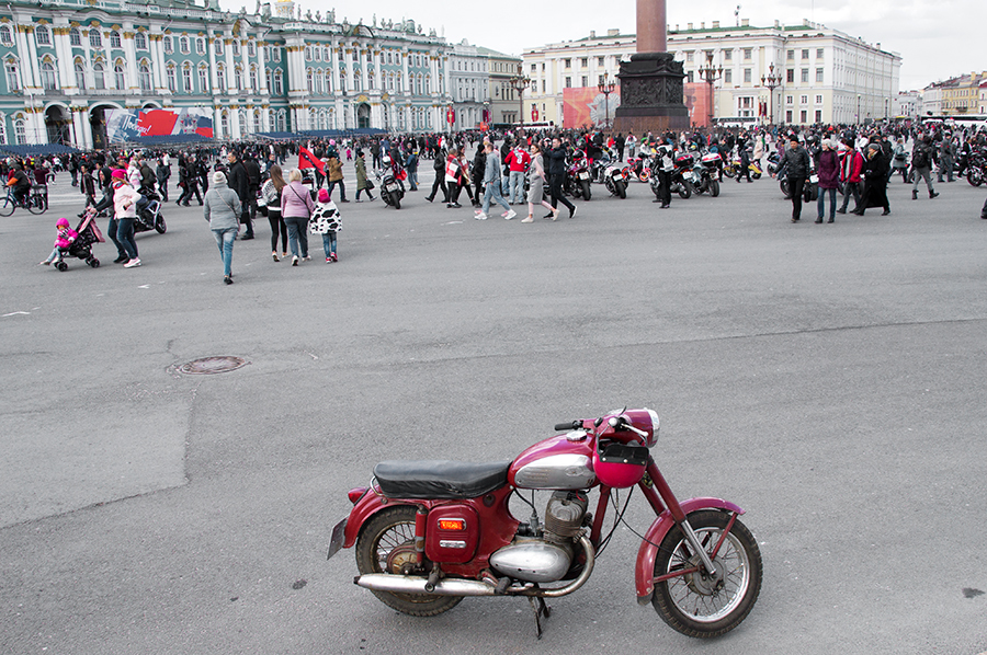 An elegant and kind old woman among the monsters of the motorcycle season - My, Jawa, Saint Petersburg