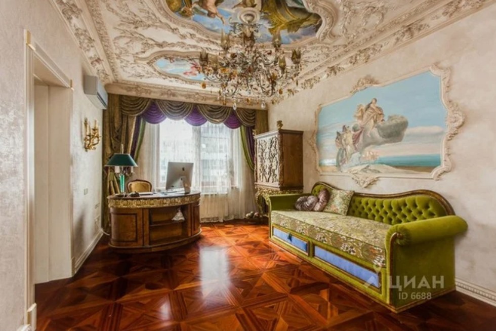Good evening, King! - Moscow, Apartment, Royal chambers, Tastelessness, Not advertising, Longpost