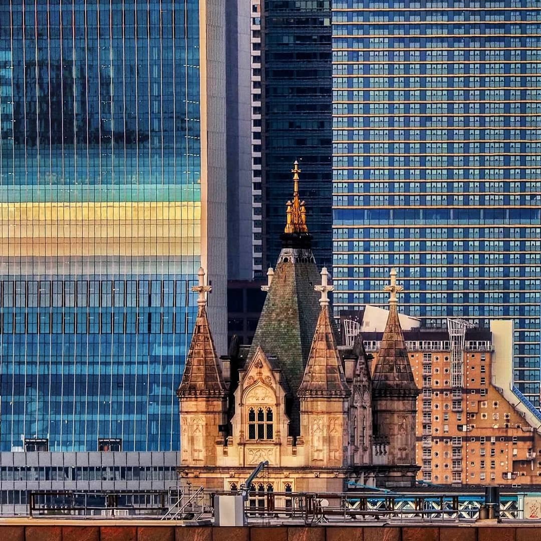 Big city contrasts - The photo, London, Alexander Petrosyan