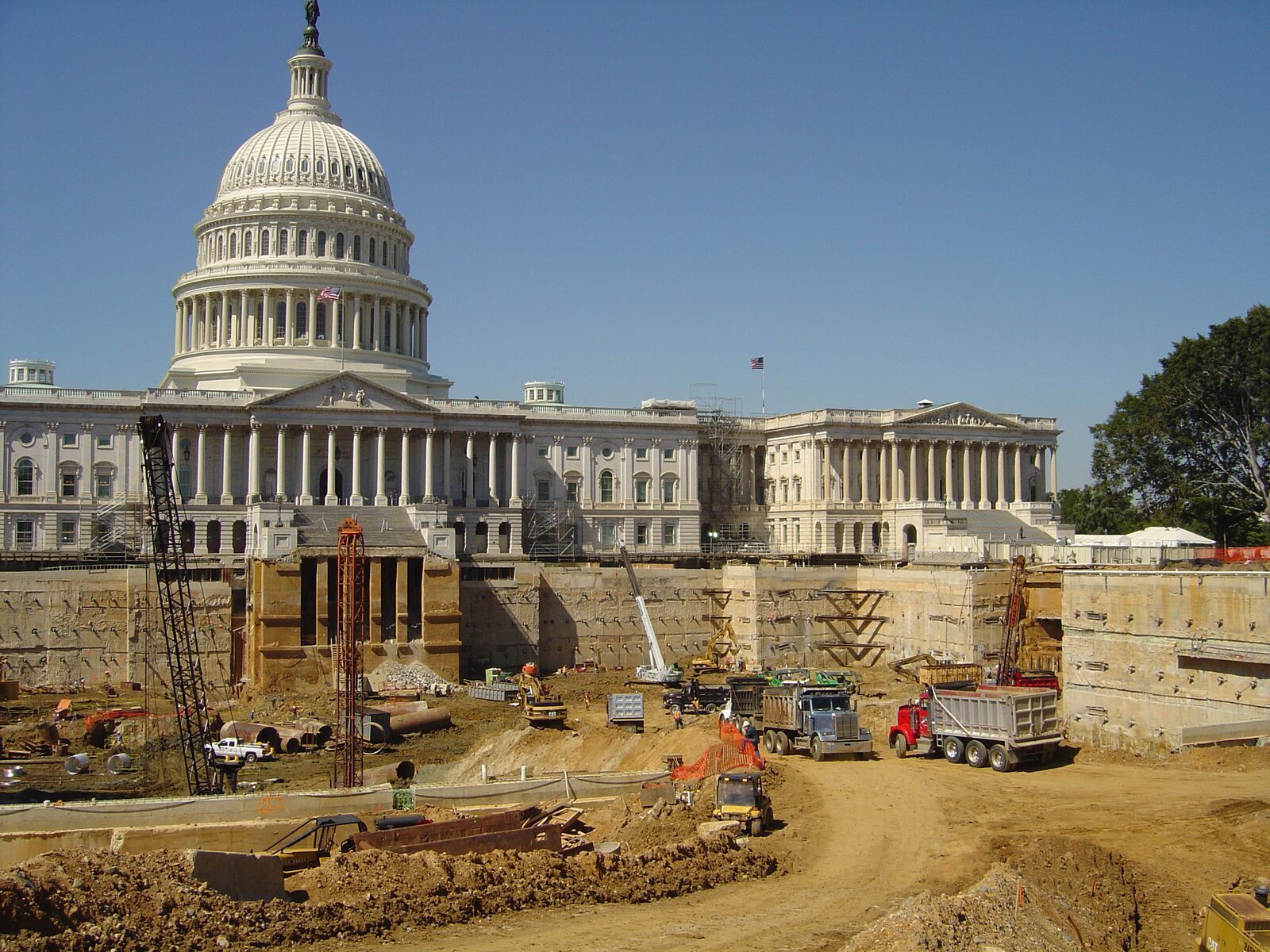 Откопанный Капитолий в Вашингтоне