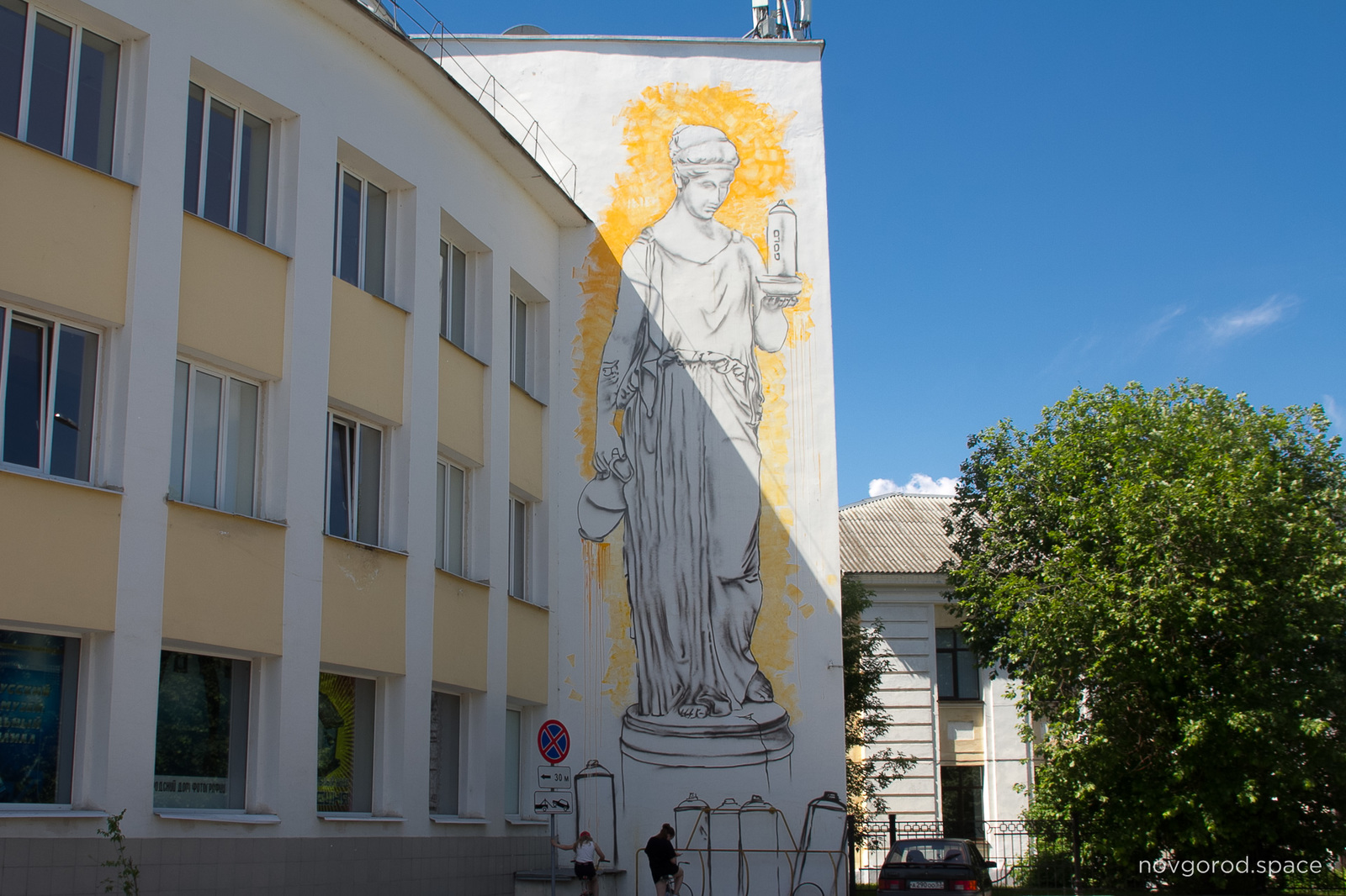 In Veliky Novgorod, the facades were decorated with huge drawings - My, Velikiy Novgorod, Urbanism, Mural, The photo, Longpost