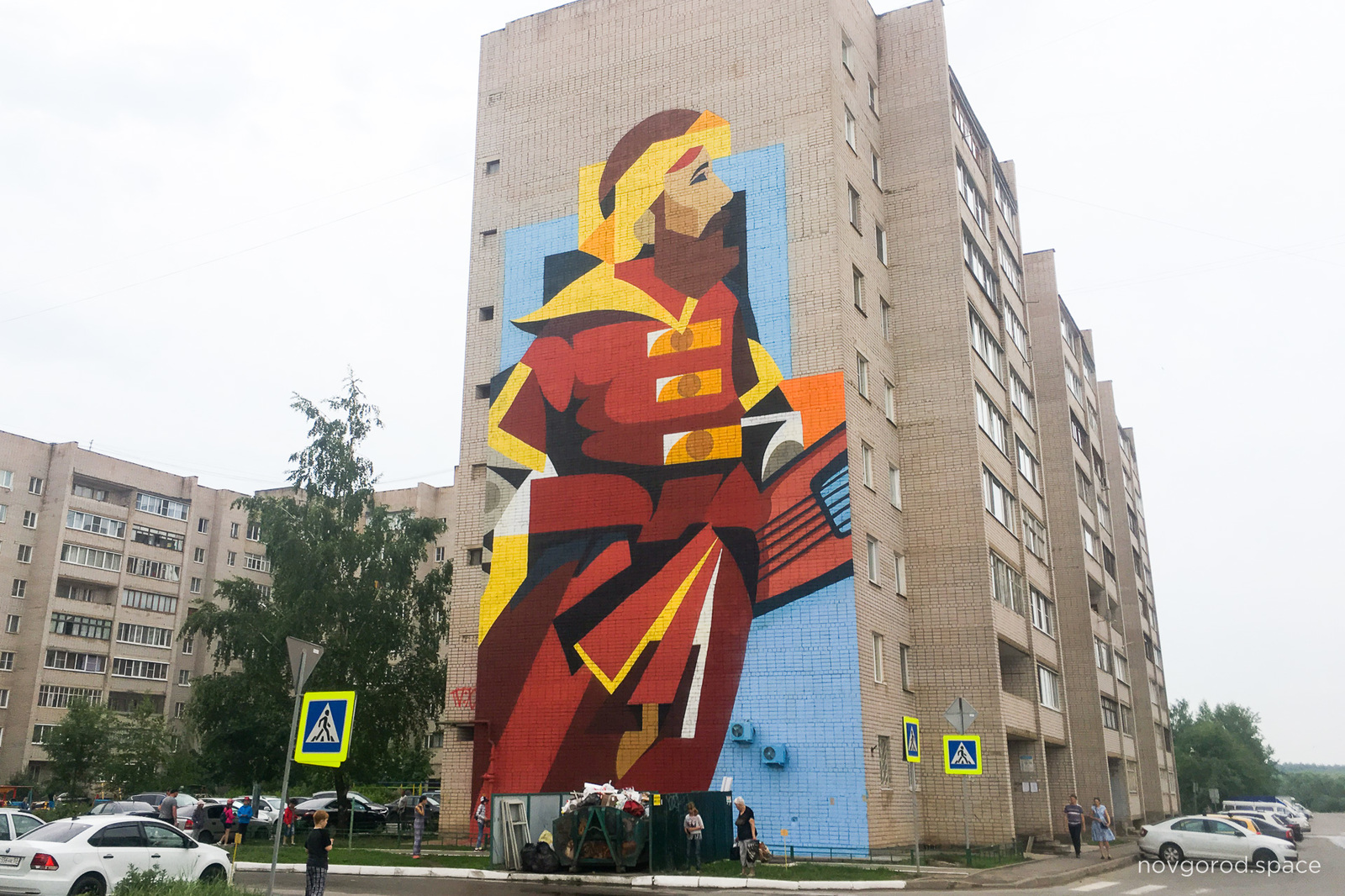 In Veliky Novgorod, the facades were decorated with huge drawings - My, Velikiy Novgorod, Urbanism, Mural, The photo, Longpost