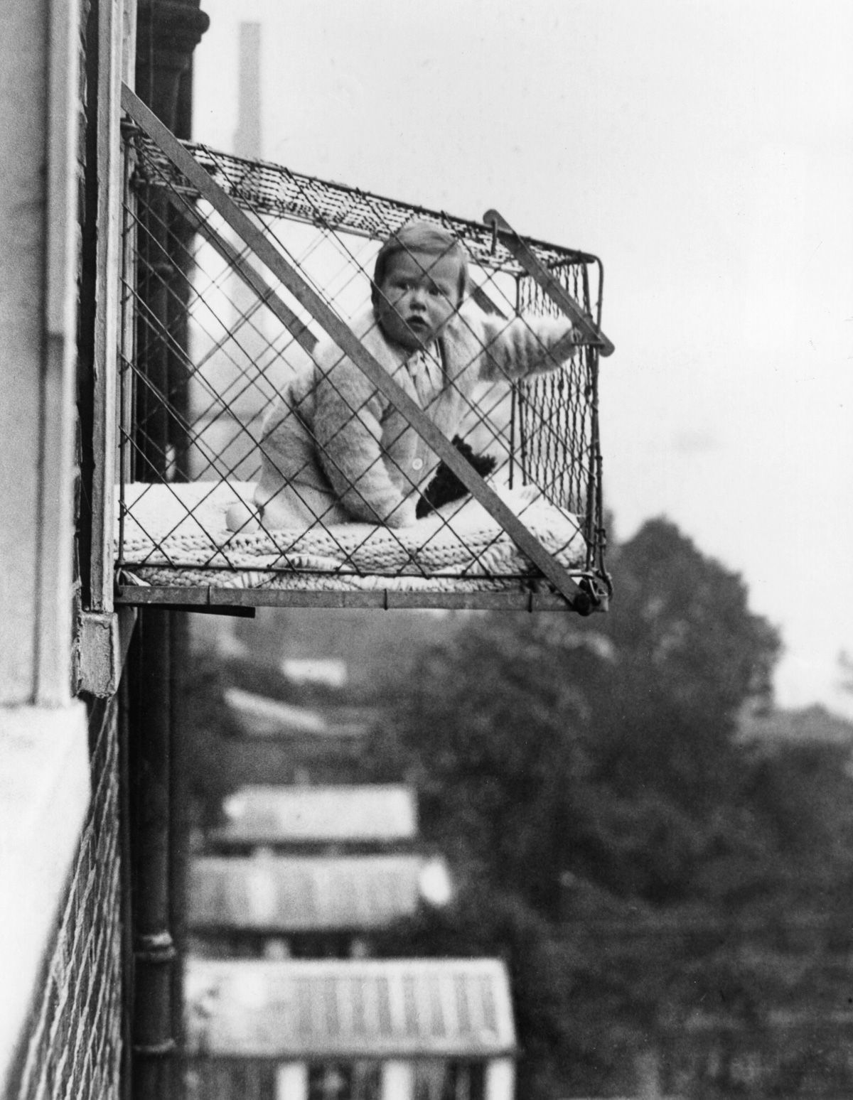 Cages for children | How was the health of children taken care of in the last century. - My, Tuberculosis, Story, Facts, History of medicine, History of inventions, Inventions, Video, Longpost