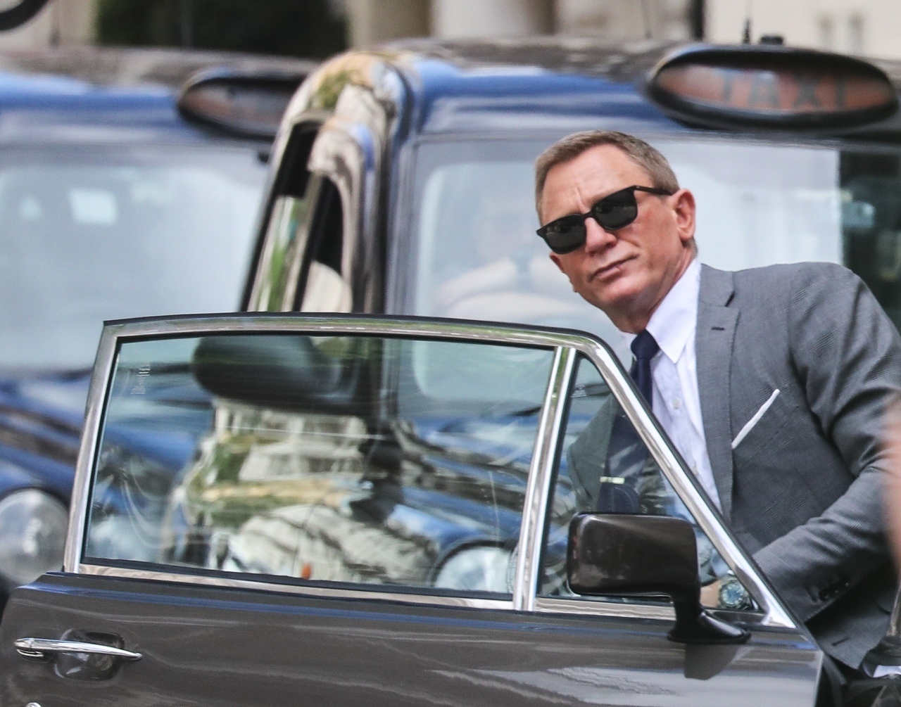 Daniel Craig on the set of Bond 25 - Daniel Craig, James Bond, Ian Fleming, Cary Fukunaga, Promo, Filming, Aston martin, Longpost, 007: No Time to Die