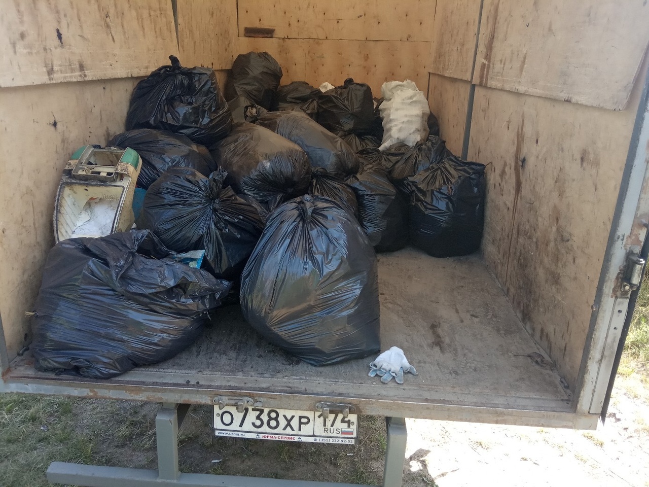 Chelyabinsk chistomen held a community work day on the banks of the Miass - My, Cleaning, Garbage, Separate garbage collection, Chistoman, Chelyabinsk, Saturday clean-up, Pure Man's League, Video, Longpost