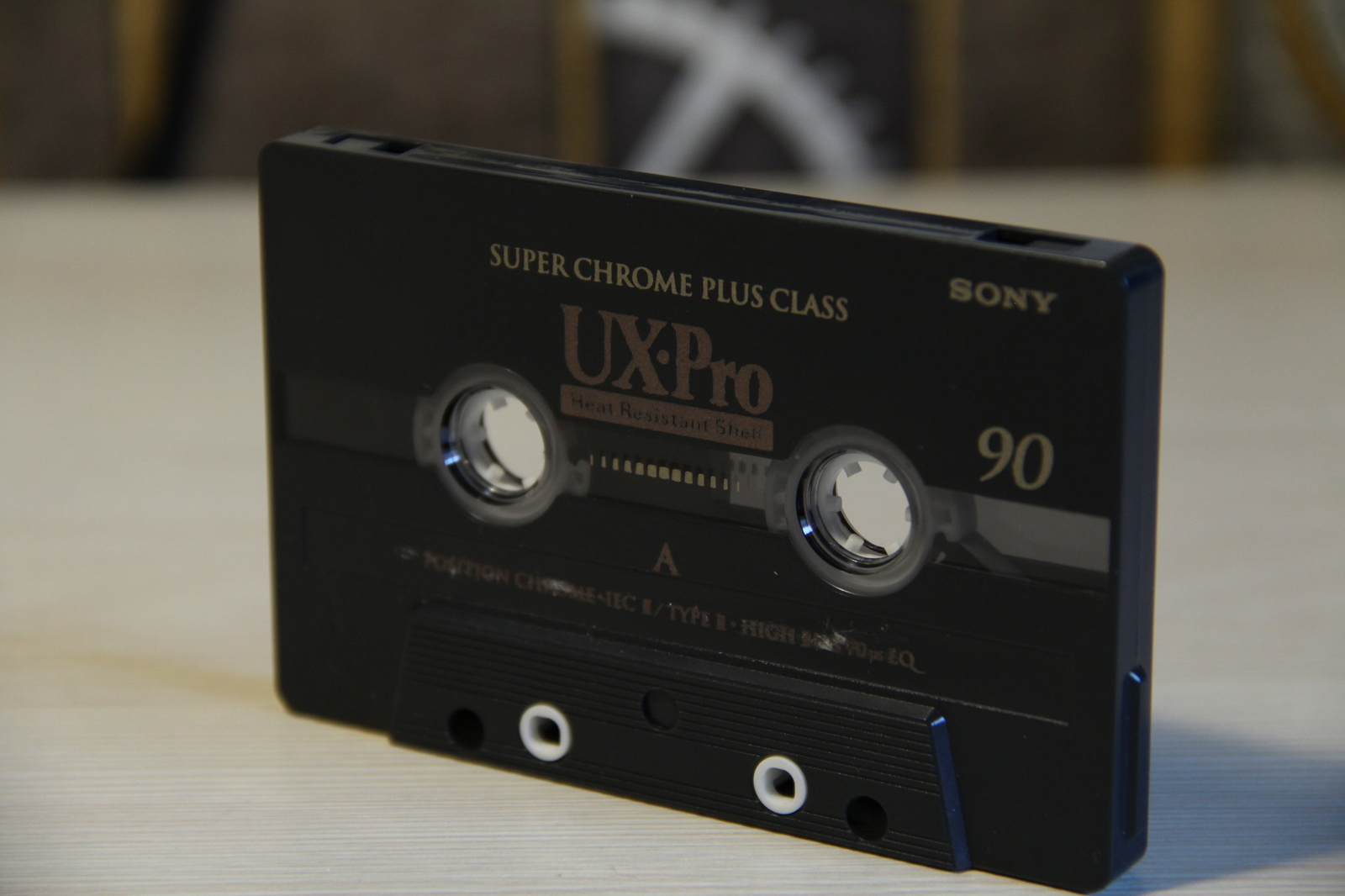 Кассеты 90 х. 90е кассеты картриджи. Кассета 90е. Магнитофонные кассеты 90-х. Магнитофонная кассета из 90х.