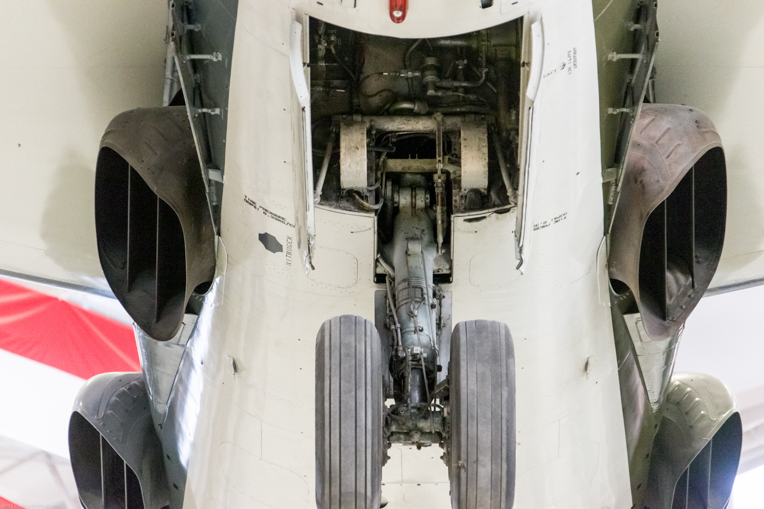 Музей в Пенсаколе: штурмовик McDonnell Douglas AV-8C Harrier и его кабина. - Самолет, Харриер, Музей, Длиннопост