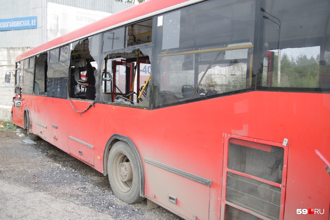 В Перми около 17:00 на подъезде к Гайве автобус врезался в бетонную стену.  Есть пострадавшие. | Пикабу