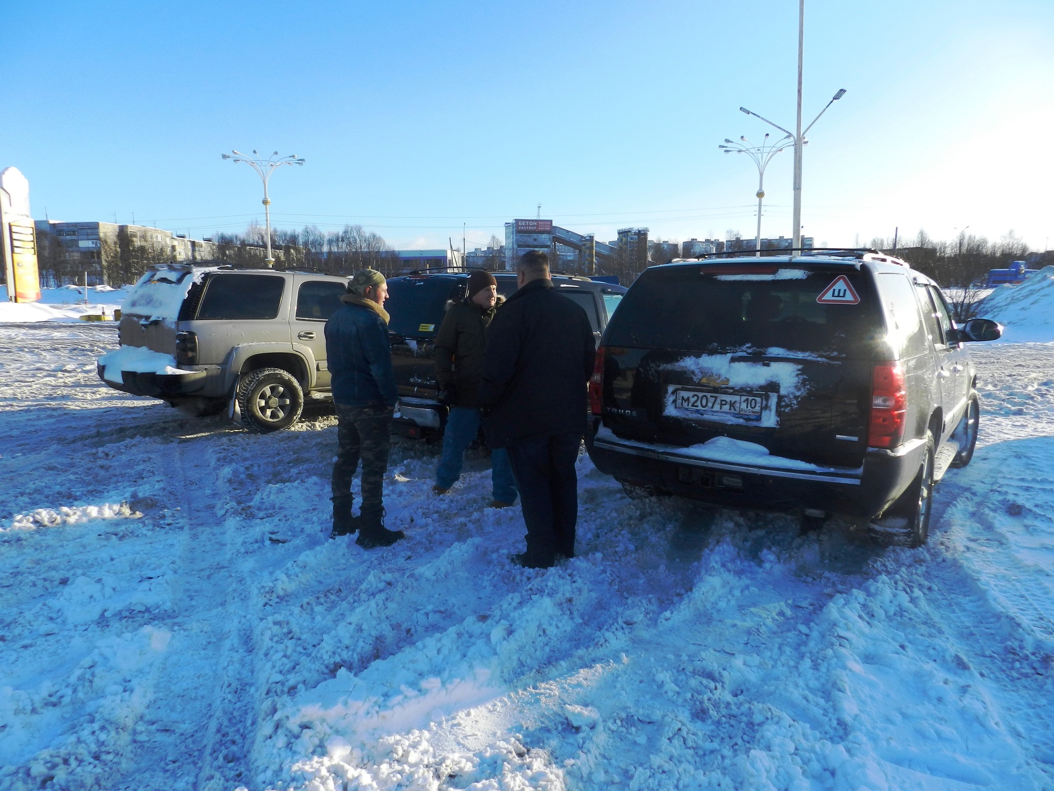 Duster vs Tahoe and Hummer. Дастер против монстров. Мурманск - Моё, Дастер, Хаммер, Мурманск, Снег, Мороз, Холод, Кольский полуостров, Видео, Длиннопост, Сhevrolet Tahoe, Renault Duster, Chevrolet Tahoe